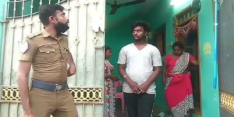 சென்னை: பட்டப்பகலில் கத்தியைக் காட்டி மிரட்டி 15 சவரன் திருட்டு