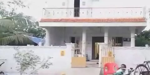 ஆசிரியர் வீட்டில் நகை, பணம் கொள்ளை : பெண் பார்க்க சென்று திரும்பியவருக்கு அதிர்ச்சி..!