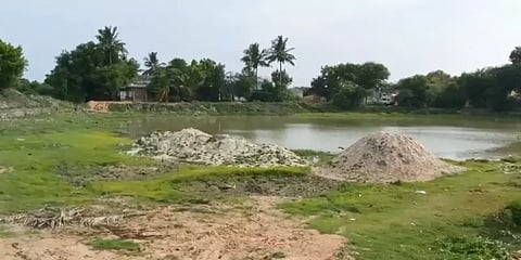 குளத்தில் குளிக்கச் சென்ற சிறுவர்கள் : நீரில் மூழ்கிய துயரம்