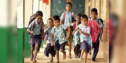 பள்ளிகளில் மாணவர் சேர்க்கை எப்போது ? : அமைச்சர் செங்கோட்டையன் தகவல்