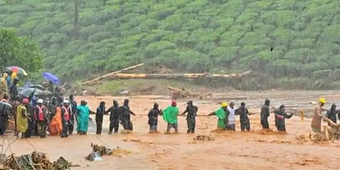 கேரளாவில் கடும் நிலச்சரிவு : 80 பேரை காணவில்லை..?