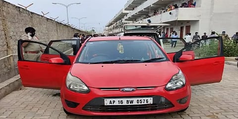 தானாக மூடிக்கொண்ட கார்.. போராடிய 3 சிறுமிகள் - மூச்சுத்திணறலால் உயிரிழந்த பரிதாபம்