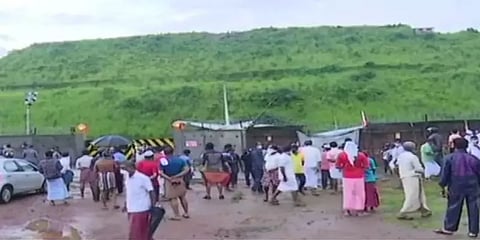 கேரளா: கிராம மக்கள் தனிமைப்படுத்திக் கொள்ள வேண்டும் என சைலஜா டீச்சர் அறிவிப்பு!