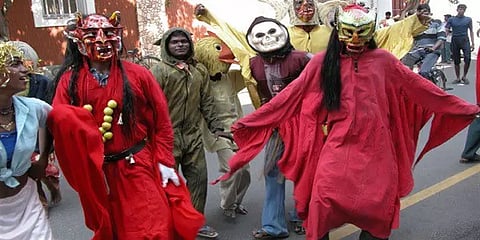 'மஸ்க்ரத் டேன்ஸ்' இது புதுச்சேரியின் ஸ்ட்ரீட் ஆர்ட்