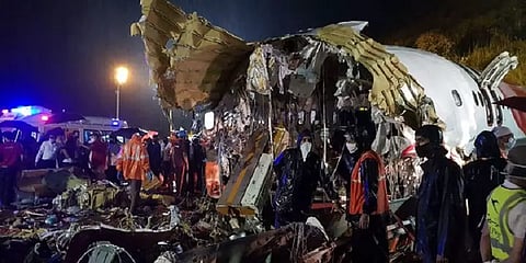 விமானி செய்த சாதுர்யமான செயலே பெரும் விபத்தை தடுத்திருக்கிறது: விமானத்துறை அதிகாரி பேட்டி