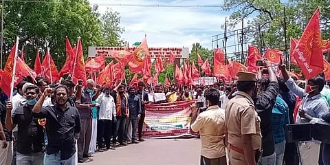 பொன்மலை ரயில்வேயில் தமிழர்களுக்கு பணியில் முன்னுரிமை வழங்கக்கோரி நாம்தமிழர்கட்சி போராட்டம்