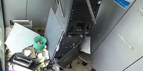 மேலூர் அருகே ஏடிஎம் உடைத்து கொள்ளையடிக்க முயன்ற நபர் : வெளியான சிசிடிவி காட்சிகள்