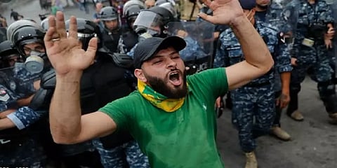 லெபனானில் திரண்ட 10 ஆயிரம் பேர்: கலவரமாக மாறிய ஆர்ப்பாட்டம்..!