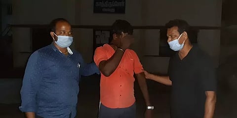 ஆம்பூரில் டன் டன்னாக கடத்தப்படும் ரேஷன் அரிசி - லாரி ஓட்டுனர் கைது