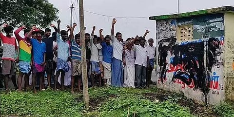 திருமாவளவனின் பிறந்த நாளையொட்டி சுவர் விளம்பரம்.. தார்பூசி அழித்த மர்ம நபர்கள்..!