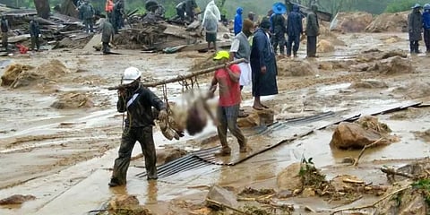 கேரளா : மூணாறு நிலச்சரிவில் சிக்கி உயிரிழந்தோர் எண்ணிக்கை 42 ஆக அதிகரிப்பு.