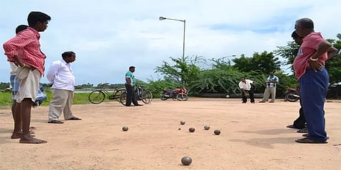 'பெத்தாங்'.. புதுச்சேரியில் விளையாடாப்படும் பிரெஞ்சு விளையாட்டு