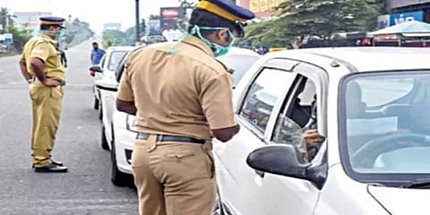 இபாஸ் நடைமுறையை தொடர்வது மனித உரிமை மீறலா? - தலைமைச் செயலாளருக்கு நோட்டீஸ்