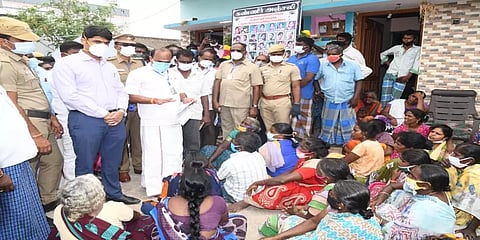 மூணார் நிலச்சரிவில் சிக்கிய 55 தூத்துக்குடி தொழிலாளர்கள் : மாவட்ட ஆட்சியர் நேரில் ஆறுதல்