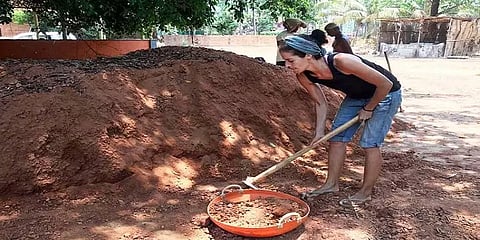 ஸ்பெயின் நாட்டு பெண்ணை இந்தியாவில் இயற்கை விவசாயம் கற்க வைத்த ஊரடங்கு
