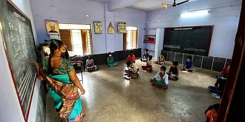 ஆன்லைன் வசதியின்றி தவித்த பழங்குடியின மாணவர்கள்: சிறப்பு வகுப்புகள் தொடங்கியதால் மகிழ்ச்சி