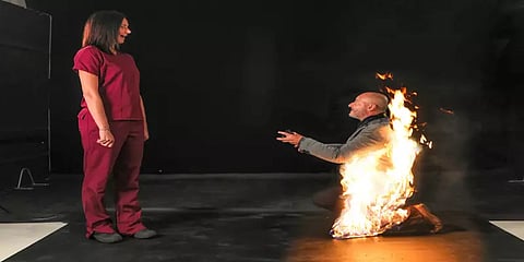 “ஐ லவ் யூ டார்லிங்” நெருப்புடன் ஒரு காதல் ! சண்டைப் பயிற்சி கலைஞரின் "லவ்" புரப்போஸ்