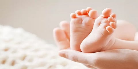 18 ஆயிரம் அடி உயரத்தில் விமானத்திலேயே பிறந்த குழந்தை ... புதுமையான பெயர் வைத்த பெற்றோர்