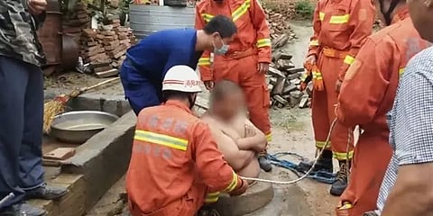 ஆழ்துளை கிணற்றில் விழுந்த நபர்.. தொப்பையினால் உயிர் பிழைத்த ஆச்சர்யம் : வைரலாகும் வீடியோ