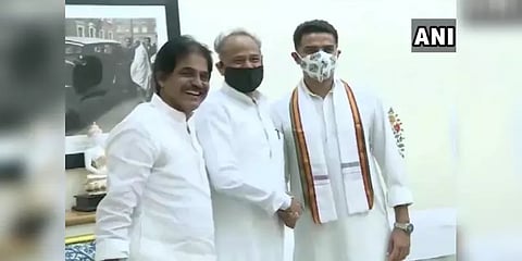 முதல் கைகுலுக்கல்.. ’சச்சின் பைலட்-அசோக் கெலாட்’ சந்திப்பு: தணிந்த ராஜஸ்தான் அரசியல் சூடு