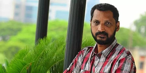 கல்லறை பூக்களுக்கும் கரிசனம் காட்டிய பாடலாசிரியர்... நா.முத்துக்குமார் நினைவு தினம் இன்று!