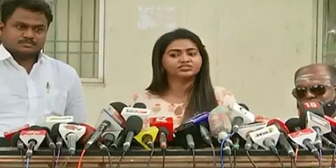 “ஒரே மாஃபியா மீரா மிதுன் தான்” - கொலை மிரட்டல் வருவதாக நடிகை ஷாலு புகார்