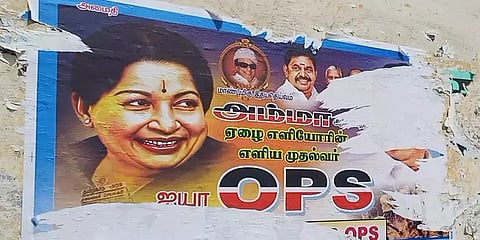 “ஓபிஎஸ் அடுத்த முதல்வர்” என ஒட்டப்படிருந்த போஸ்டர்கள் கிழிப்பு