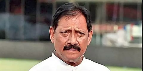 வெண்டிலேட்டரில் முன்னாள் கிரிக்கெட் வீரர் - தீவிரமான கொரானா பாதிப்பு !