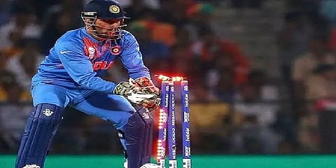 தோனியின் கைகள் பிக்பாக்கெட் அடிப்பவரை விட வேகமாக செயல்படும் - பயிற்சியாளர் ரவிசாஸ்திரி