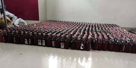 டீக்கடைகளில் சட்டவிரோத மது விற்பனை : பதுங்கிப் பிடித்த தனிப்படை