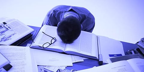 ஊரடங்கு காலம்… ஆன்லைன் வகுப்புகள்… மனச்சோர்வு….   கல்லூரி மாணவர்கள் மனநலம் காப்பது எப்படி?