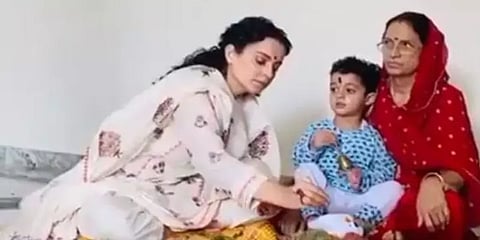 கங்கனா ரனாவத் பாதுகாப்புக்காக பூஜை: அம்மாவின் அன்பில் நெகிழ்ந்த கங்கனா