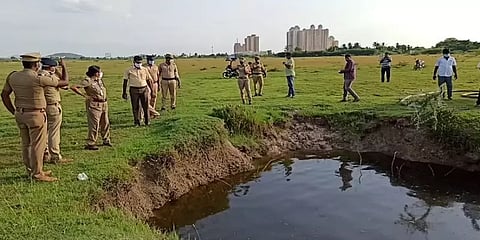 நண்பரின் மனைவியை தவறாக பேசிய இளைஞர்: தலையை வெட்டி கிணற்றில் வீசிய கும்பல்