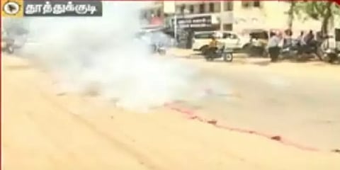 ஸ்டெர்லைட் ஆலை மனு தள்ளுபடி : பட்டாசு வெடித்து, இனிப்பு வழங்கி மக்கள் கொண்டாட்டம்