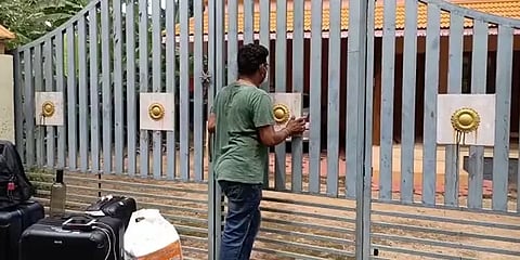 கொரோனா பீதியால் அமெரிக்காவிலிருந்து வந்த கணவரை வீட்டுக்குள் அனுமதிக்க மறுத்த மனைவி!