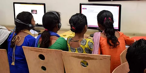 ஆன்லைன் வழிக் கல்வி: 94 சதவீத மாணவர்களிடம் இன்டர்நெட் வசதி இல்லை; ஆய்வில் தகவல்