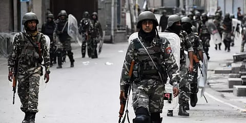 ஜம்மு - காஷ்மீரிலிருந்து பத்தாயிரம் துணை ராணுவப் படையினர் திரும்புமாறு மத்திய அரசு உத்தரவு