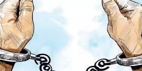 பைக் திருடனை துரத்திப் பிடித்த ஆய்வாளர்... கொள்ளையன் தாக்கியதால் மருத்துவமனையில் அனுமதி