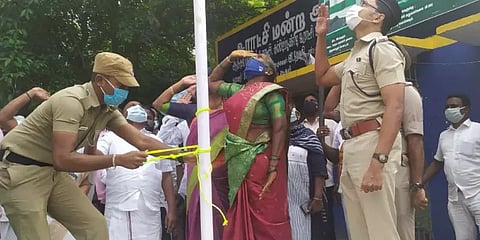 அனுமதி மறுக்கப்பட்ட பட்டியலின ஊராட்சித் தலைவர் அமிர்தம் இன்று தேசியக் கொடியேற்றினார்