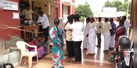 மர்மமாக இறந்த திருமணமான பெண் : அவசரமாக இடுகாட்டில் எரித்த கணவர் வீட்டார்..!