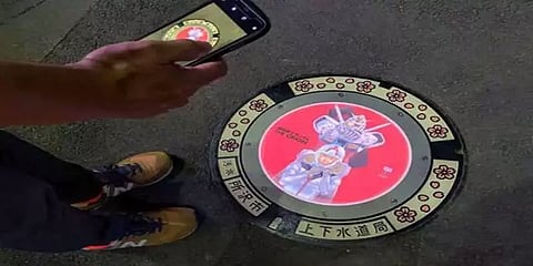 ஜப்பான்: அனிமேஷன் படங்களால் மிளிரும் பாதாள கழிவுநீர் தொட்டியின் மூடிகள்..!