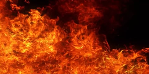 காதலுக்கு எதிர்ப்பு: மகளை மண்ணெண்ணெய் ஊற்றி எரித்த தாயும் தீயில் சிக்கி உயிரிழப்பு!