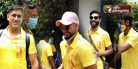 ஐ.பி.எல் தொடரில் விளையாட ஐக்கிய அமீரகம் புறப்பட்ட தோனி தலைமையிலான சி.எஸ்.கே அணி