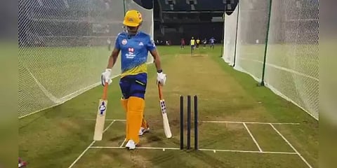 பயிற்சியில் அனைத்து திசைகளிலும் சிக்ஸர் அடித்தார் தோனி : சிஎஸ்கே சிஇஓ