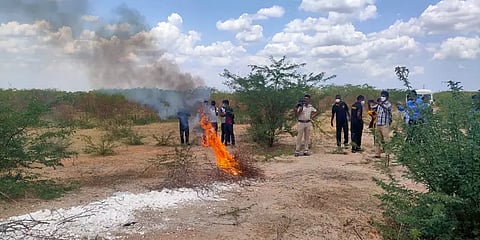 கமுதியில் தீயிட்டு அழிக்கப்பட்ட 2500 கிலோ பொட்டாசியம் நைட்ரேட்