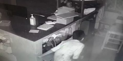 மருந்தகத்தில் திருடிய சிறுவன் : எதிர்காலம் கருதி புகாரளிக்காத மருத்துவமனை