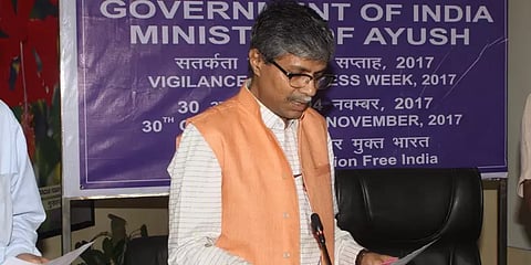 ‘இந்தி தெரியலைன்னா வெளியேறலாம்’ - தமிழக மருத்துவர்களை கடிந்து பேசிய ஆயுஷ் செயலாளர்!