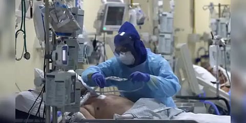 நுரையீரல் கடும் சேதம், உறுப்புகளில் உறையும் ரத்தம் : கொரோனா மரணத்தில் புதிய தகவல்