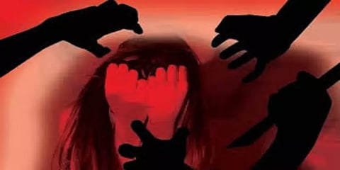 “பலரால் பாலியல் வன்கொடுமைக்கு ஆளானேன்” - பெண்ணின் அதிர்ச்சிப் புகார்