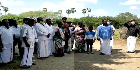 காவல்நிலையம் முன்பு போராட்டத்தில் ஈடுபட்ட உயர்நீதிமன்ற முன்னாள் நீதிபதி: காரணம் இதுதான்!